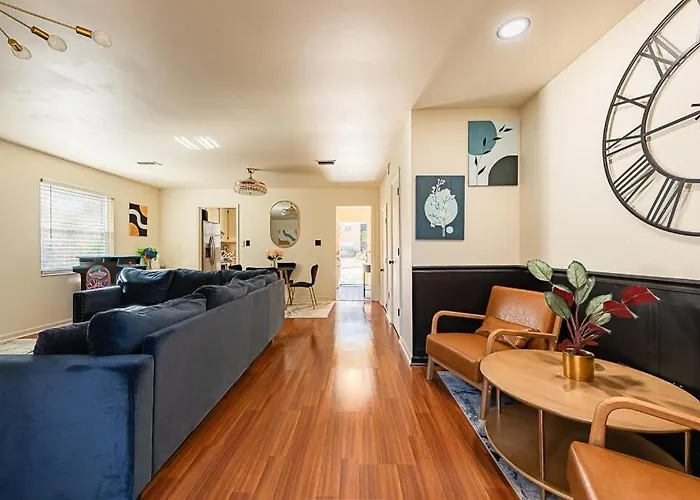 Elegant Townhome Retreat With King Bed Near I-10, Capitol, Fsu & Famu