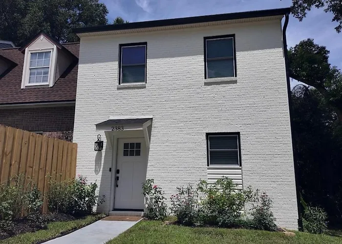 Сasa de vacaciones Elegant Townhome Retreat With King Bed Near I-10, Capitol, Fsu & Famu *