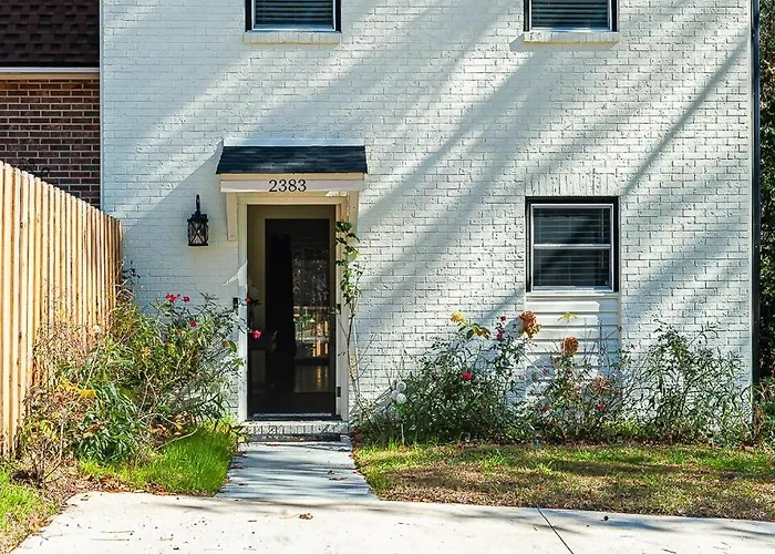 Elegant Townhome Retreat With King Bed Near I-10, Capitol, Fsu & Famu Сasa de vacaciones Tallahassee