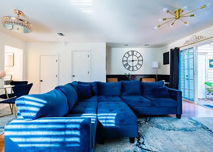 Elegant Townhome Retreat With King Bed Near I-10, Capitol, Fsu & Famu Сasa de vacaciones