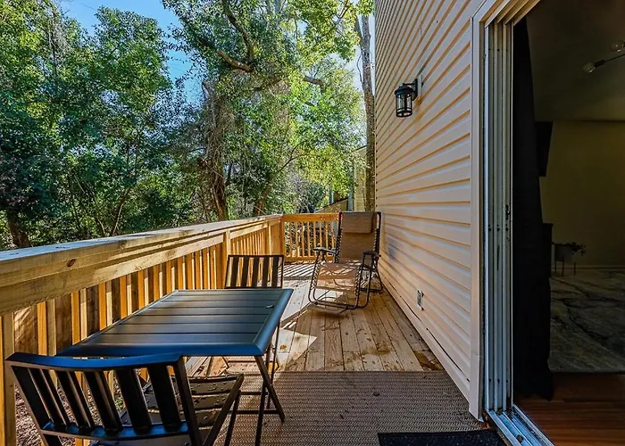 Elegant Townhome Retreat With King Bed Near I-10, Capitol, Fsu & Famu Сasa de vacaciones