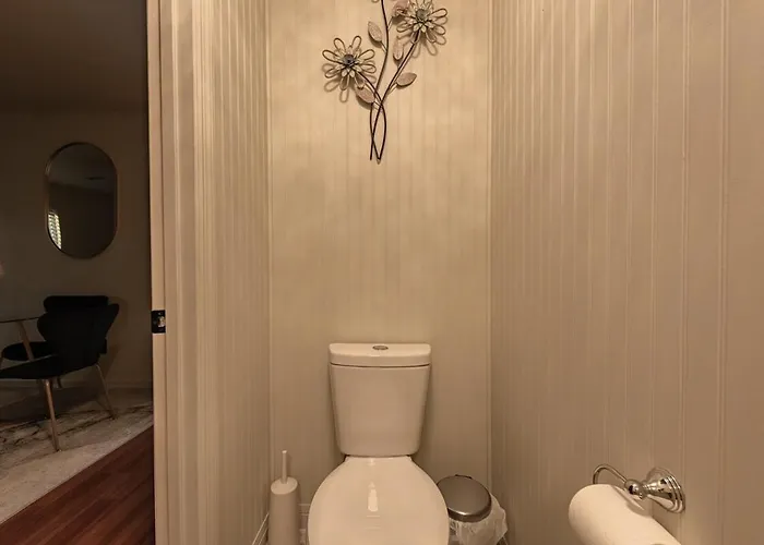 Elegant Townhome Retreat With King Bed Near I-10, Capitol, Fsu & Famu Сasa de vacaciones *