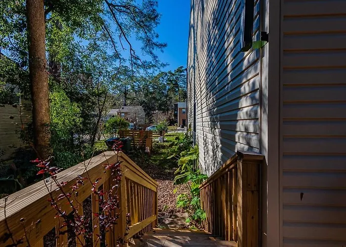 Elegant Townhome Retreat With King Bed Near I-10, Capitol, Fsu & Famu * Tallahassee