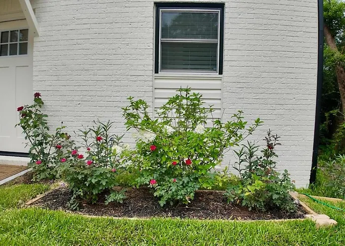 Сasa de vacaciones Elegant Townhome Retreat With King Bed Near I-10, Capitol, Fsu & Famu