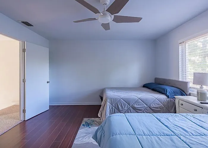 Сasa de vacaciones Elegant Townhome Retreat With King Bed Near I-10, Capitol, Fsu & Famu *