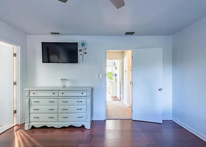 Сasa de vacaciones Elegant Townhome Retreat With King Bed Near I-10, Capitol, Fsu & Famu Tallahassee
