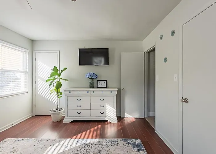Elegant Townhome Retreat With King Bed Near I-10, Capitol, Fsu & Famu Tallahassee