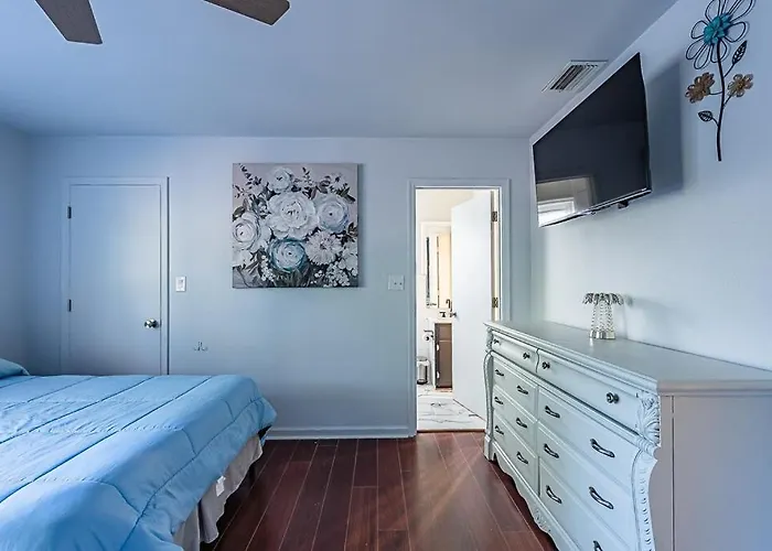 Elegant Townhome Retreat With King Bed Near I-10, Capitol, Fsu & Famu Сasa de vacaciones *