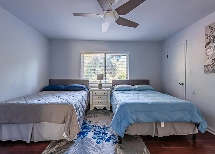 Elegant Townhome Retreat With King Bed Near I-10, Capitol, Fsu & Famu Сasa de vacaciones Tallahassee