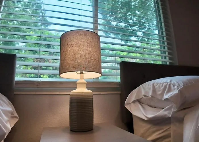 Сasa de vacaciones Elegant Townhome Retreat With King Bed Near I-10, Capitol, Fsu & Famu Tallahassee