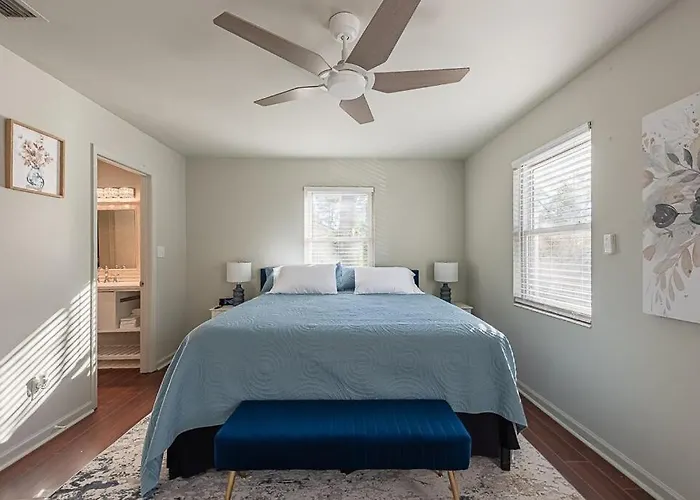 Elegant Townhome Retreat With King Bed Near I-10, Capitol, Fsu & Famu Tallahassee