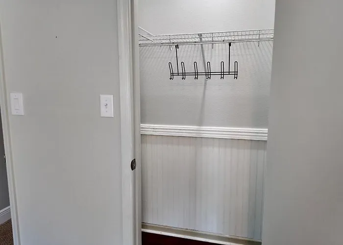 Elegant Townhome Retreat With King Bed Near I-10, Capitol, Fsu & Famu