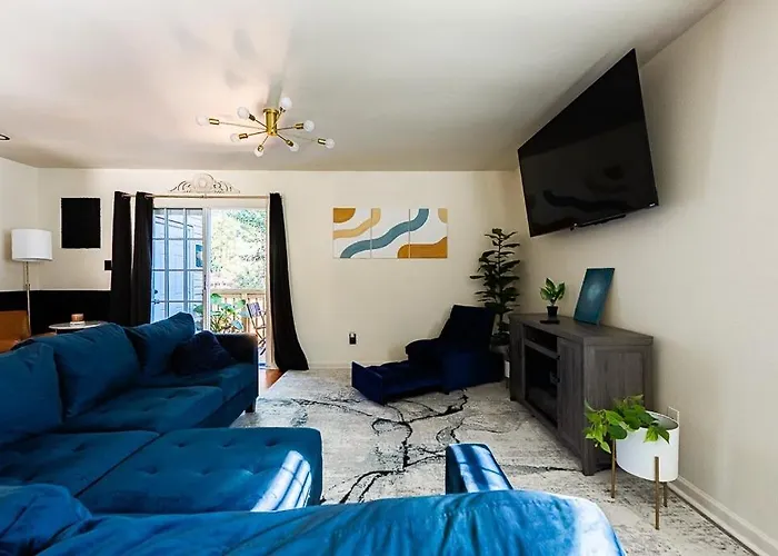 Elegant Townhome Retreat With King Bed Near I-10, Capitol, Fsu & Famu Сasa de vacaciones *