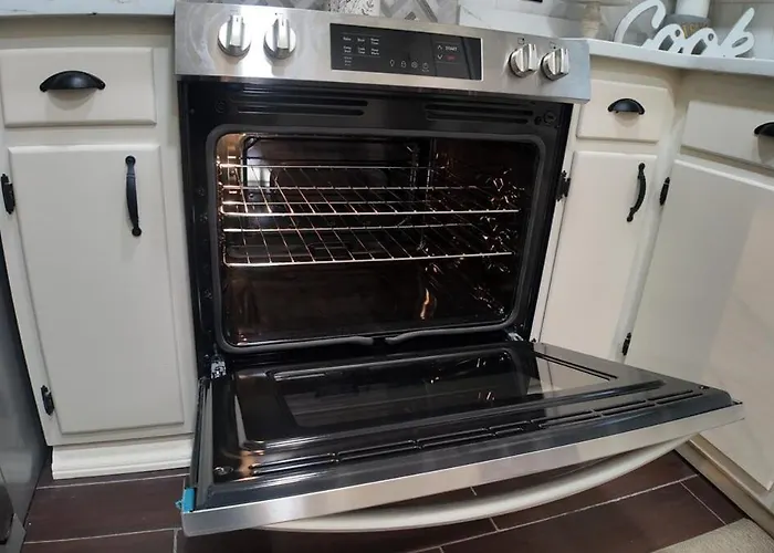 Elegant Townhome Retreat With King Bed Near I-10, Capitol, Fsu & Famu Tallahassee