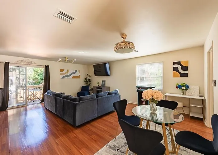 Elegant Townhome Retreat With King Bed Near I-10, Capitol, Fsu & Famu Tallahassee
