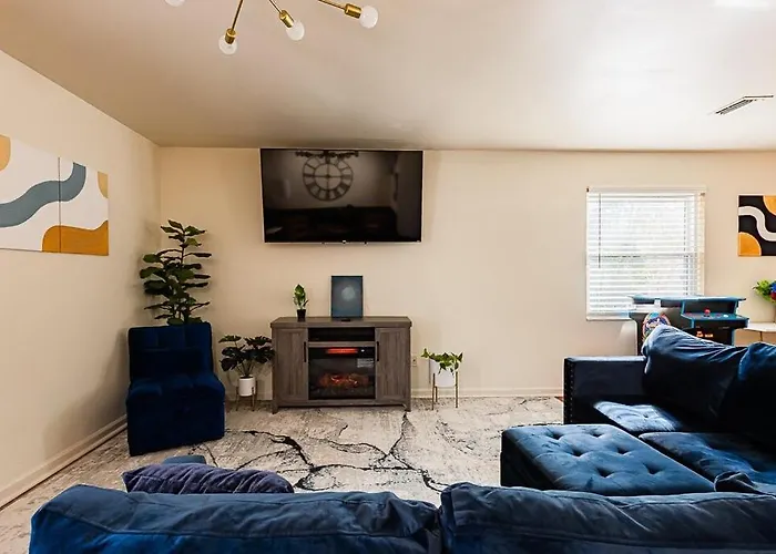 Elegant Townhome Retreat With King Bed Near I-10, Capitol, Fsu & Famu * Tallahassee